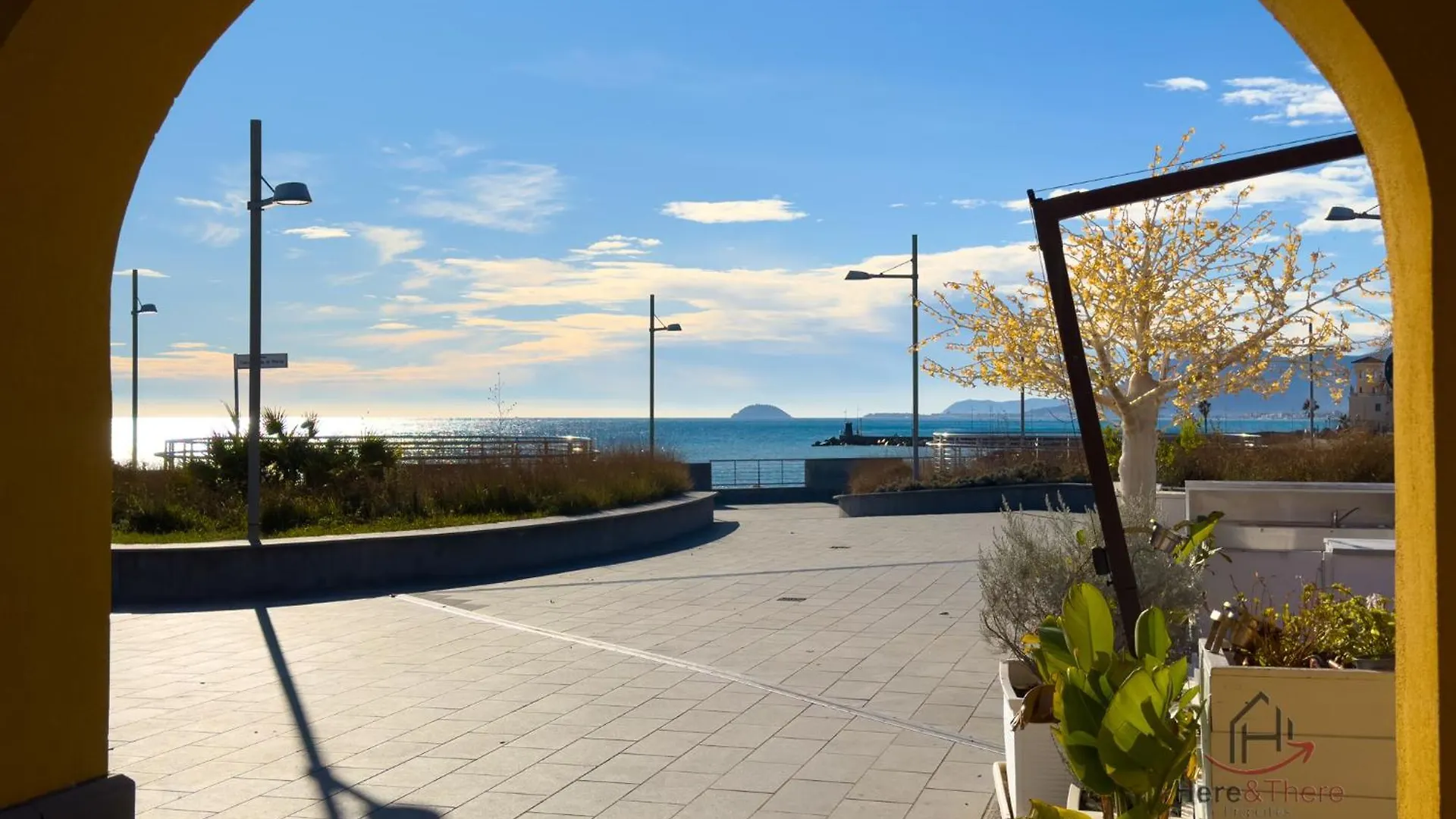 Balcony And Garage - Beaches 5Min Away - Smart Tv Loano 0*,