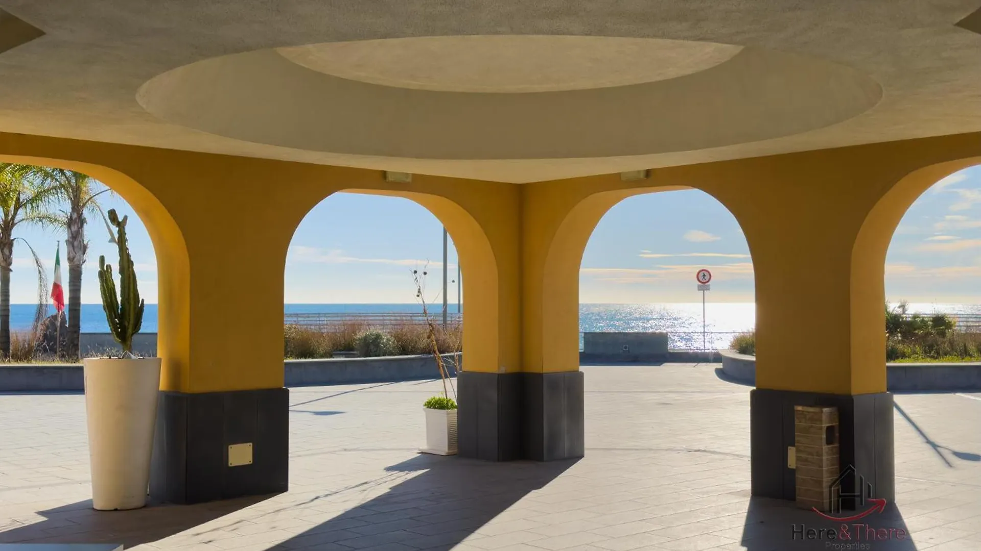 Balcony And Garage - Beaches 5Min Away - Smart Tv Loano 0*,  Italy
